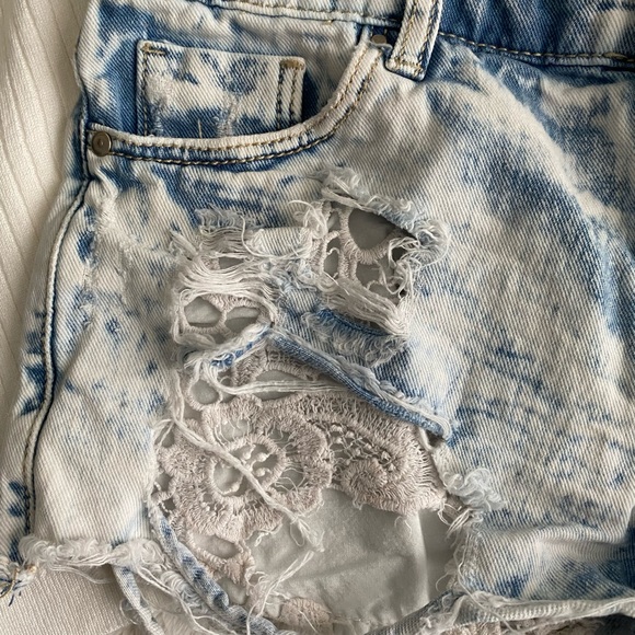 Short shorts - Picture 8 of 11